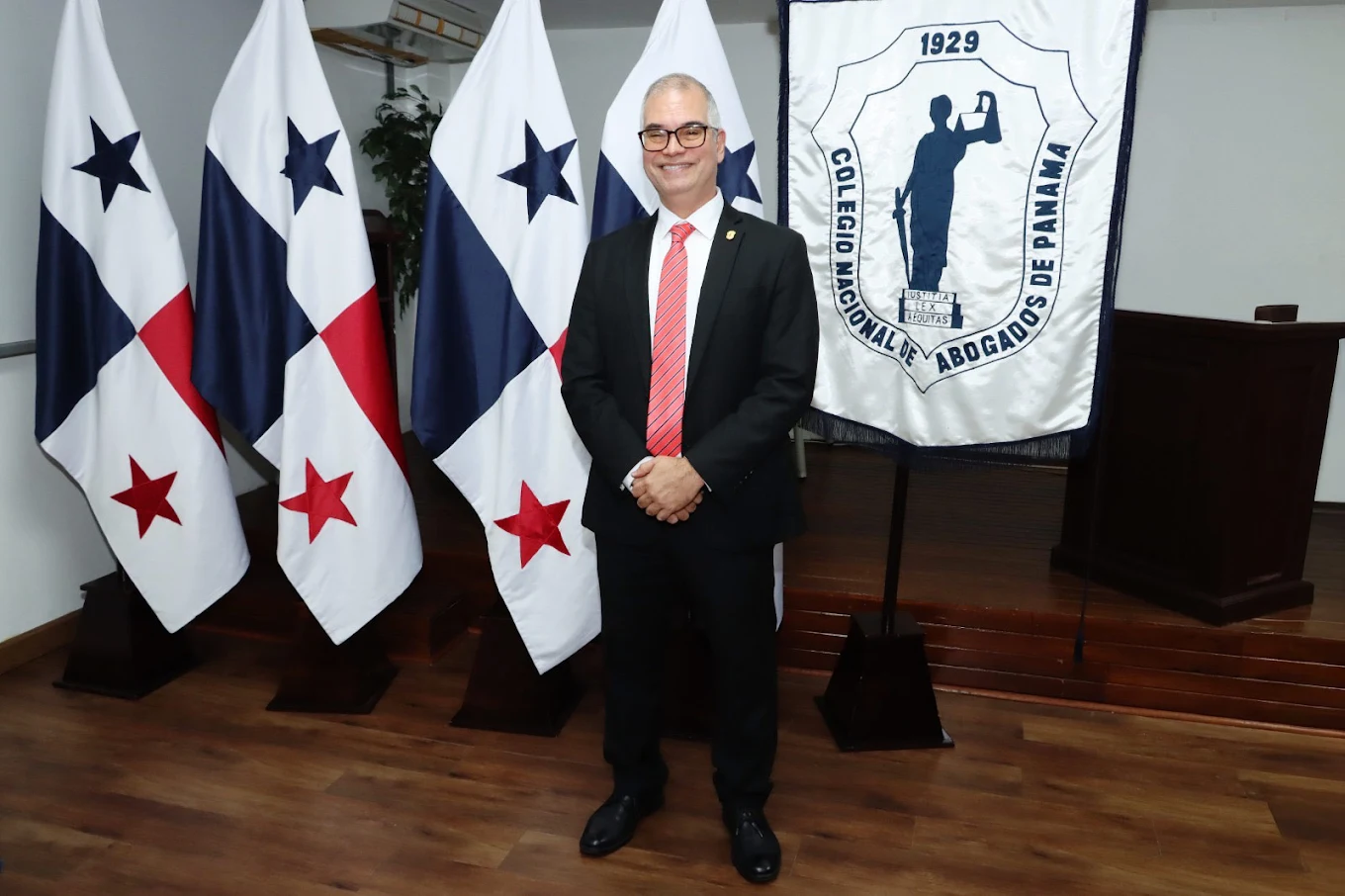Leonel Iván Contreras Vega en el Colegio Nacional de Abogados de Panamá